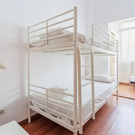 Fridays Flats Charming In Clot Apartment *