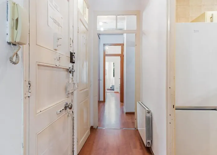 Διαμέρισμα Bright 2br In Clot Desk Fiber Wi-fi
