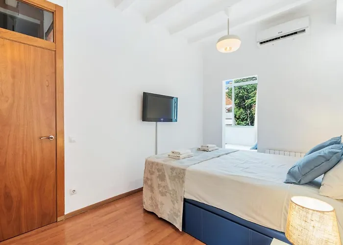 Bright 2br In Clot Desk Fiber Wi-fi *