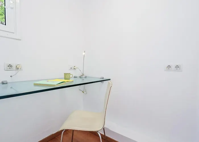 Bright 2br In Clot Desk Fiber Wi-fi